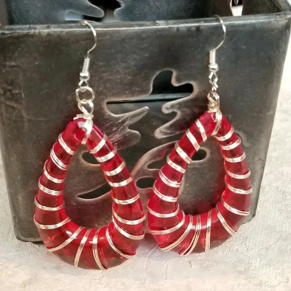 Handcrafted Retro 80s Statement Red Lucite Open Teardrop Wire Wrapped Earrings - Picture 5 of 5